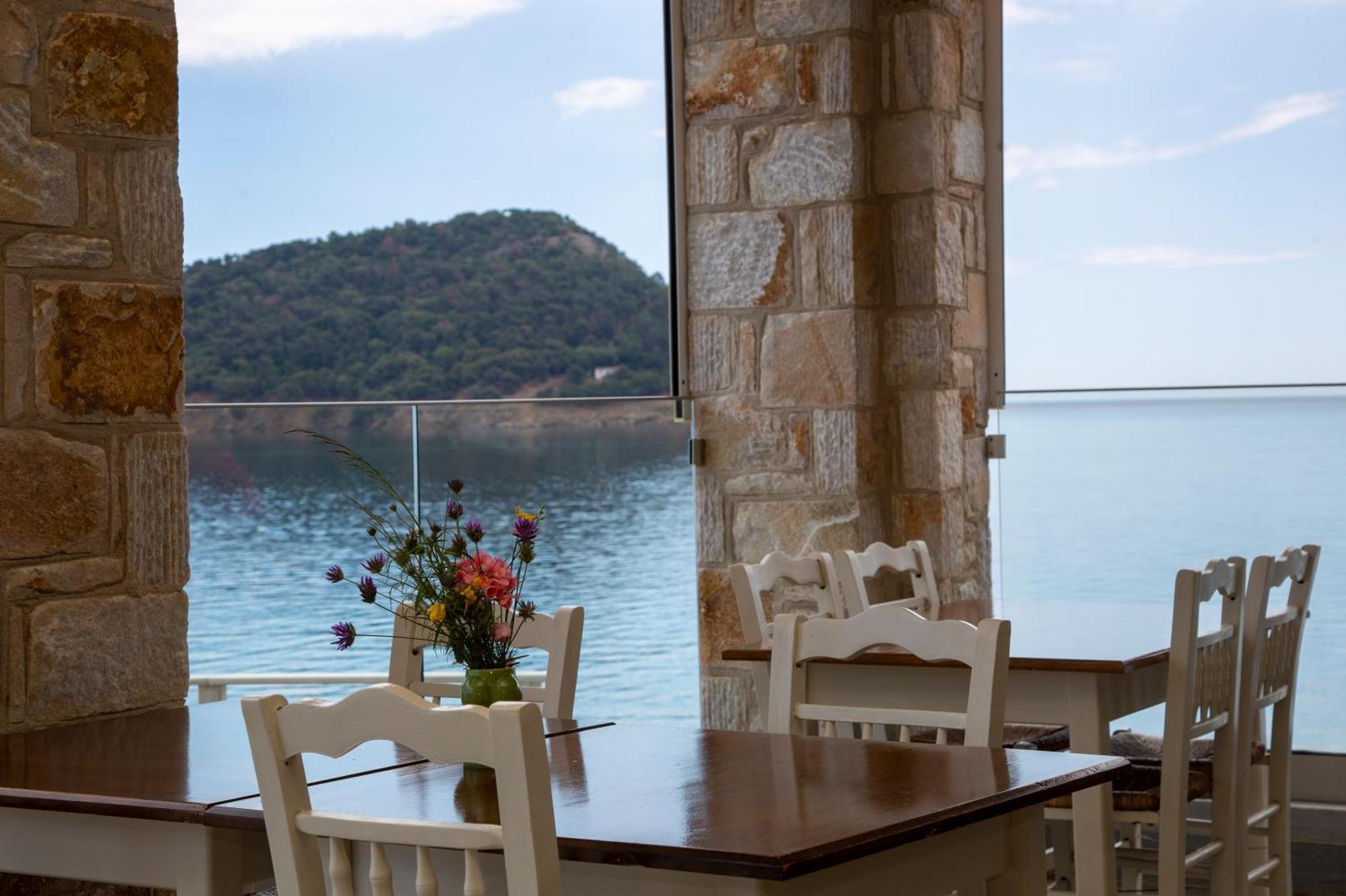 Faros View Bed & Breakfast Koinira Exterior photo
